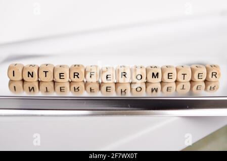 Interferometro di parola fatto da cubi di legno Foto Stock