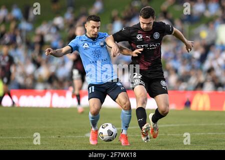 10 aprile 2021; Leichardt Oval, Sydney, nuovo Galles del Sud, Australia; A League Football, Sydney Football Club contro Melbourne City; Curtis Good di Melbourne affronta Kosta Barbarouses di Sydney Foto Stock