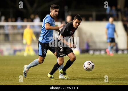 10 aprile 2021; Leichardt Oval, Sydney, nuovo Galles del Sud, Australia; A League Football, Sydney Football Club contro Melbourne City; Adrian Luna di Melbourne City sotto la pressione di Paulo Retre di Sydney Foto Stock