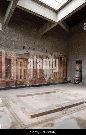 Torre Annunziata. Italia. Sito archeologico di Oplontis (Villa di Poppea / Villa Poppea / Villa A). Il grande atrio è decorato con affreschi Foto Stock