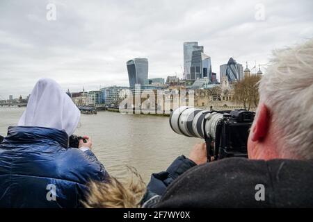 Londra, 10th aprile 2021. 41 Gun saluto della Honourable Artillery Company alla Torre di Londra per segnare la morte di S.A.R. il Principe Filippo, Duca di Edimburgo. Foto Stock