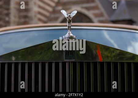 Davanti al Rolls Royce Silver Shadow 2 con "Spirit Della scultura ornamentale del cofano di Ecstasy Foto Stock