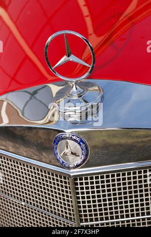 Emblemi Mercedes Benz Foto Stock