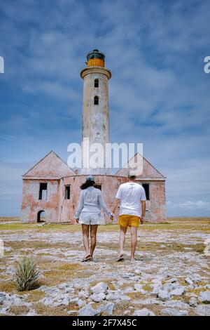 Isola di Klein Curacao nei Caraibi vicino all'isola di Curacao con il faro rosso, piccola isola Curacao Foto Stock