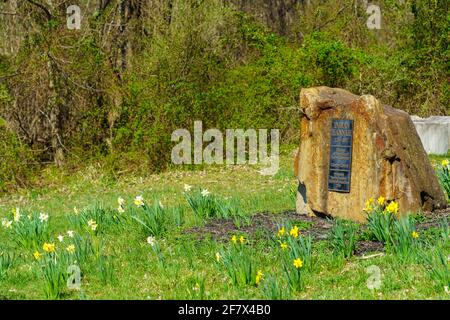 Embreeville, PA, USA - 6 aprile 2021: Un marcatore commemorativo di Hannah indiana, che presumibilmente era l'ultimo degli indiani Lenni-Lenape (o Delawares) in Foto Stock