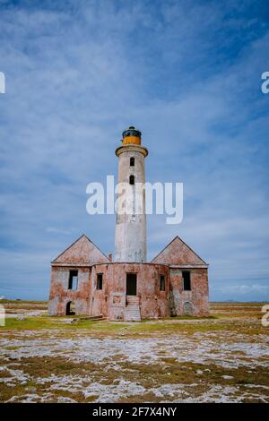 Isola di Klein Curacao nei Caraibi vicino all'isola di Curacao con il faro rosso, piccola isola Curacao Foto Stock