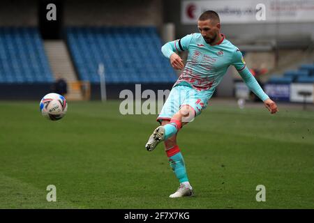 Londra, Regno Unito. 10 Apr 2021. EFL Conor Hoourihane della città di Swansea in azione. SkyBet Championship Match, Millwall contro Swansea City al Den di Londra sabato 10 aprile 2021. Questa immagine può essere utilizzata solo per scopi editoriali. Solo per uso editoriale, è richiesta una licenza per uso commerciale. Nessun utilizzo nelle scommesse, nei giochi o nelle pubblicazioni di un singolo club/campionato/giocatore. pic by Steffan Bowen/Andrew Orchard sports photography/Alamy Live news Credit: Andrew Orchard sports photography/Alamy Live News Foto Stock