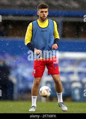 Tommy Smith di Stoke City si riscalda prima della partita del campionato Sky Bet al St. Andrew's Trillion Trophy Stadium, Birmingham. Data immagine: Sabato 10 aprile 2021. Foto Stock