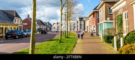 Entrando nel piccolo villaggio Leek nei Paesi Bassi Foto Stock