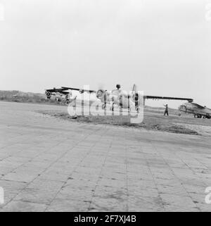 Il servizio di volo e i malati della Piazza Marina Valkenburg (MVKV) tengono un esercizio congiunto di OSR. OSRD è l'acronimo di Investigation and Rescue Service; la Royal Netherlands Air Force (KLU) nota con il nome SAR (Search and Rescue). Un Grumman S-2A Tracker può partire per la pista. Foto Stock