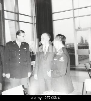 Escursione dal personale della sezione Storia Marziale al Landdrukkerij a l'Aia. Foto Stock