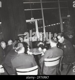 Escursione dal personale della sezione Storia Marziale al Landdrukkerij a l'Aia. Foto Stock