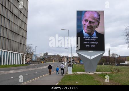 Glasgow, Scozia, Regno Unito. 10 aprile 2021. Un tributo a S.A.R. il Principe Filippo, il Duca di Edimburgo morto il 9 aprile all'età di 99 anni. Credito: SKULLY/Alamy Live News Foto Stock