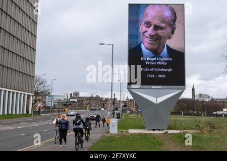 Glasgow, Scozia, Regno Unito. 10 aprile 2021. Un tributo a S.A.R. il Principe Filippo, il Duca di Edimburgo morto il 9 aprile all'età di 99 anni. Credito: SKULLY/Alamy Live News Foto Stock