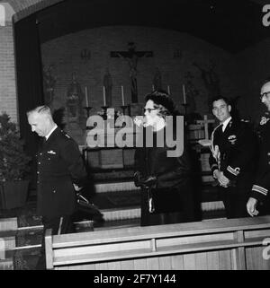 La principessa Beatrix porta una visita introduttiva a varie parti della Marina reale. Visita alla chiesa del Van Braam Houckgeestkazerne (VBHKAZ) dai Mariniers in Doorn Corps. Foto Stock