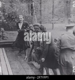 Arrivo della Regina Wilhelmina e della Principessa Juliana a Huize Anneville a Breda. Foto Stock