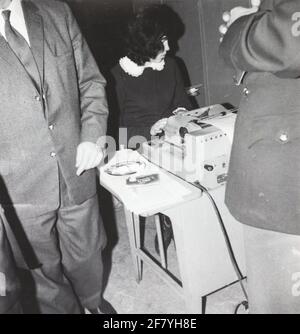 Escursione dal personale della sezione Storia Marziale al Landdrukkerij a l'Aia. Foto Stock