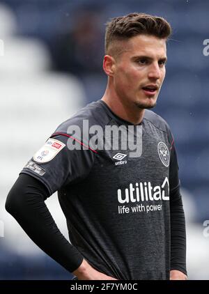 Preston, Regno Unito. Deepdale Stadium, Preston, Lancashire, Regno Unito. 10 Apr 2021. Campionato di calcio inglese della Lega Calcio, Preston North End contro Brentford; Sergi Canos di Brentford Credit: Action Plus Sports/Alamy Live News Credit: Action Plus Sports Images/Alamy Live News Foto Stock