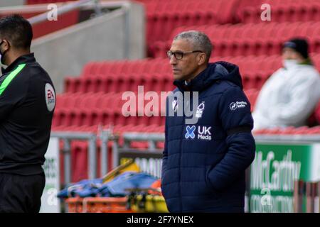 Bristol, Regno Unito. 10 Apr 2021. Chris Hughton, responsabile della foresta di Nottingham, sulla partita di campionato EFL Skybet, Bristol City contro Nottingham Forest all'Ashton Gate Stadium di Bristol, Avon, il 10 aprile 2021. Questa immagine può essere utilizzata solo per scopi editoriali. Solo per uso editoriale, è richiesta una licenza per uso commerciale. Nessun utilizzo nelle scommesse, nei giochi o nelle pubblicazioni di un singolo club/campionato/giocatore. pic by Lewis Mitchell/Andrew Orchard sports photography/Alamy Live news Credit: Andrew Orchard sports photography/Alamy Live News Foto Stock