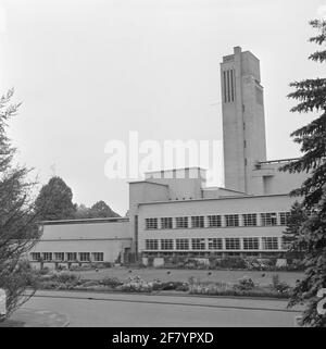 Il municipio di Hilversum (1931) è un punto di forza dell'opera dell'architetto Willem Marinus Dudok (1884-1974). Hilversum 1956. Foto Stock