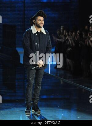 Il Weeknd sulla pista durante il Victoria's Secret Fashion Show 2015, tenuto alla Lexington Avenue Armory, martedì 10 novembre 2015 a New York City. Foto di Jennifer Graylock-Graylock.com 917-519-7666 Foto Stock
