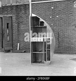 La sala di assemblaggio e produzione della fabbrica di aerei Aviolaland intorno al 1950, dove furono costruiti e mantenuti vari aeromobili e parti di aeromobili per il Marine Amaestry Service (MLD) e la Royal Netherlands Air Force (KLU). Foto Stock