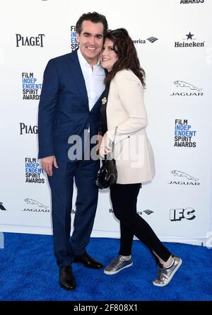 Brian d'Arcy James, Amy Brownstein arriva al 31° Independent Spirit Awards, tenutosi sulla spiaggia di Santa Monica, California, sabato 27 febbraio 2016. Foto di Jennifer Graylock-Graylock.com 917-519-7666 Foto Stock