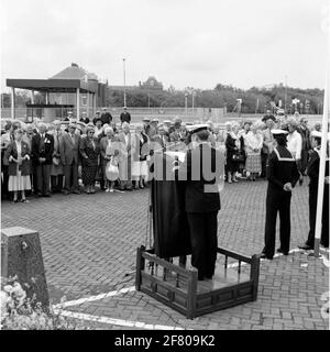 Memoria morte e corone su Havenplein a Den Helder nel maggio 1990. Foto Stock