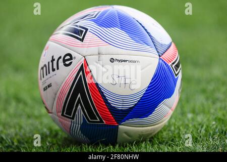 Sunderland, Regno Unito. 10 Apr 2021. Una palla da match Mitre Delta Max usata durante la partita Sky Bet League One tra Sunderland e Charlton Athletic a Sunderland, Regno Unito, il 10/2021. (Foto di IAM Burn/News Images/Sipa USA) Credit: Sipa USA/Alamy Live News Foto Stock