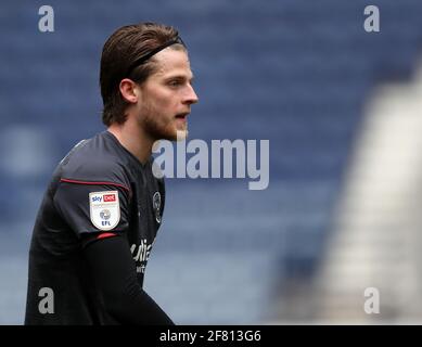 Preston, Regno Unito. Deepdale Stadium, Preston, Lancashire, Regno Unito. 10 Apr 2021. Campionato di calcio inglese della Lega Calcio, Preston North End contro Brentford; Mathias Jensen di Brentford Credit: Action Plus Sports/Alamy Live News Credit: Action Plus Sports Images/Alamy Live News Foto Stock