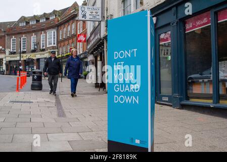 Windsor, Berkshire, Regno Unito. 10 aprile 2021. Il prossimo passo della tabella di marcia del governo per far uscire l'Inghilterra dalle restrizioni di Coronavirus Covid-19 si svolge da lunedì 12 aprile 2021. Pub e ristoranti potranno riaprire ai clienti solo per posti a sedere all'aperto. Credit: Maureen McLean/Alamy Live News Foto Stock