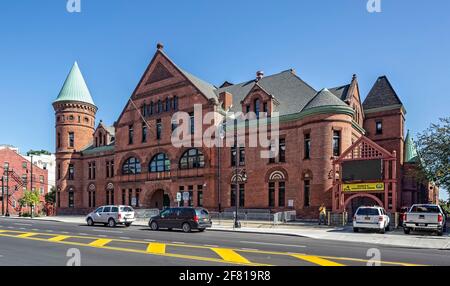 Washington Avenue Armory, 195 Washington Avenue, è ora un luogo di eventi e sport ad Albany. Foto Stock