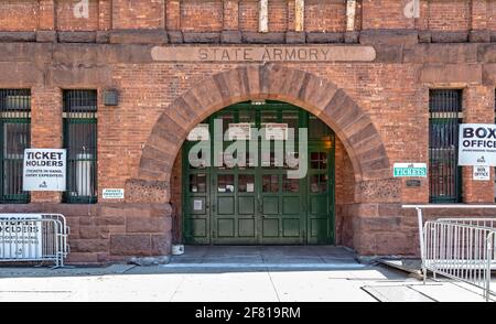 Washington Avenue Armory, 195 Washington Avenue, è ora un luogo di eventi e sport ad Albany. Foto Stock