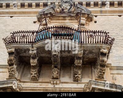 Sculture Modica Baroque balconate Foto Stock