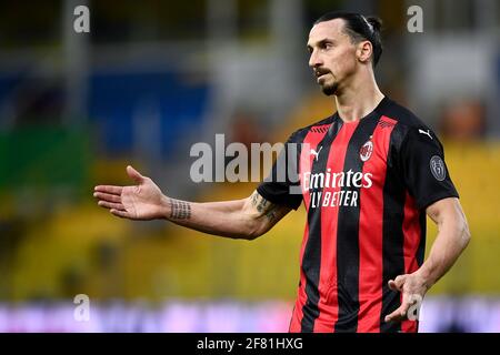 Parma, Italia - 10 aprile 2021: Zlatan Ibrahimovic dell'AC Milan reagisce durante la Serie UNA partita di calcio tra Parma Calcio e AC Milano. AC Milan ha vinto 3-1 su Parma Calcio. Credit: Nicolò campo/Alamy Live News Foto Stock