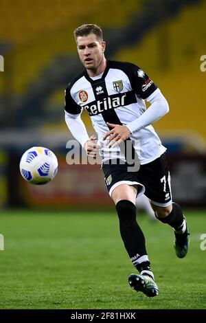 Parma, Italia - 10 aprile 2021: Riccardo Gagliolo di Parma Calcio in azione durante la Serie A una partita di calcio tra Parma Calcio e AC Milano. AC Milan ha vinto 3-1 su Parma Calcio. Credit: Nicolò campo/Alamy Live News Foto Stock