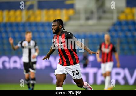 Parma, Italia. 10 Apr 2021. Frank Kessie dell'AC Milan festeggia durante una partita di calcio tra Parma e AC Milan a Parma, 10 aprile 2021. Credit: Alberto Lingria/Xinhua/Alamy Live News Foto Stock