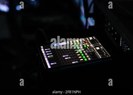 Console Sound Engineer al concerto Foto Stock