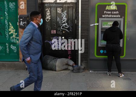 Londra (UK): Via senza casa e dormire sconnessi nella capitale del Regno Unito. Foto Stock