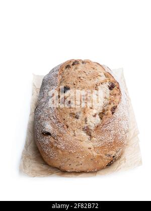 Pane bloomer di frutta speziata fatto in casa isolato su bianco Foto Stock