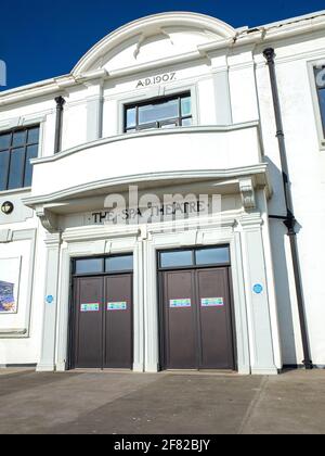 Facciata in stile edoardiano Art Deco del Bridlington Spa Theatre Foto Stock