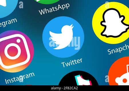 Stoccarda, Germania - 5 aprile 2021: Twitter logo social media icona di marketing rete sullo sfondo di Internet a Stoccarda, Germania. Foto Stock