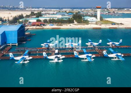 Male, Maldive – 20 febbraio 2018: Maldivian De Havilland Canada DHC-6-300 Twin Otter idrovolanti a Male aeroporto (MLE) nelle Maldive. Foto Stock