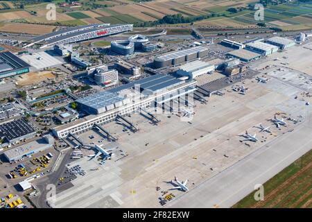 Stoccarda, Germania – 2 settembre 2016: Foto aerea dell'aeroporto di Stoccarda (Str) in Germania. Foto Stock