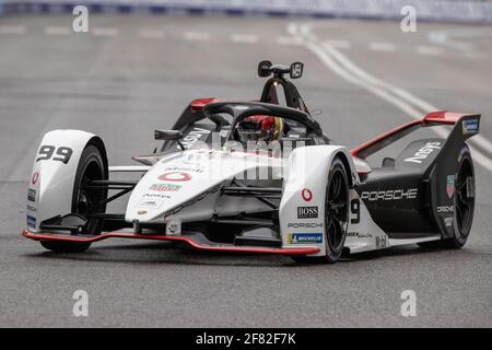 Roma, Italia. 11 Apr 2021. 11 Aprile 2021, Roma, circuito di Roma, ABB Formula e WM Roma: Super Pole, il tedesco n. 99 Pascal Wehrlein (GER), il Team Tag Heuer Porsche ha concluso 3° nel Super Pole nella sua Porsche 99X Electric. (Uscita Svizzera/Croazia) Credit: SPP Sport Press Photo. /Alamy Live News Foto Stock