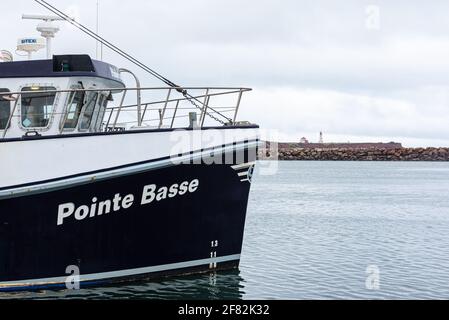 L’Anse-a-la-Cabane, Quebec, Canada - 30 agosto 2020 : Barche da pesca al molo nel porto di Anse a la Cabane, nelle Isole Magdalene Foto Stock