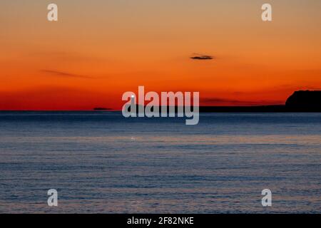 Faro di Newhaven in Sussex, al tramonto Foto Stock