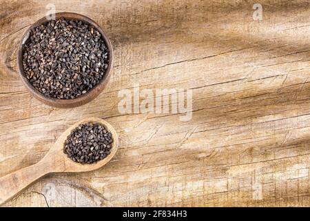 Semi di sesamo nero organico - Sesamum indicum Foto stock - Alamy