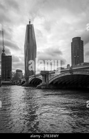 Una passeggiata lungo il Tamigi Foto Stock