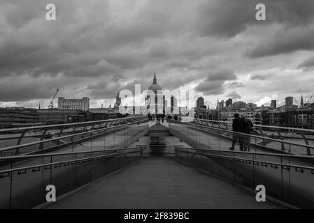 Una passeggiata lungo il Tamigi Foto Stock